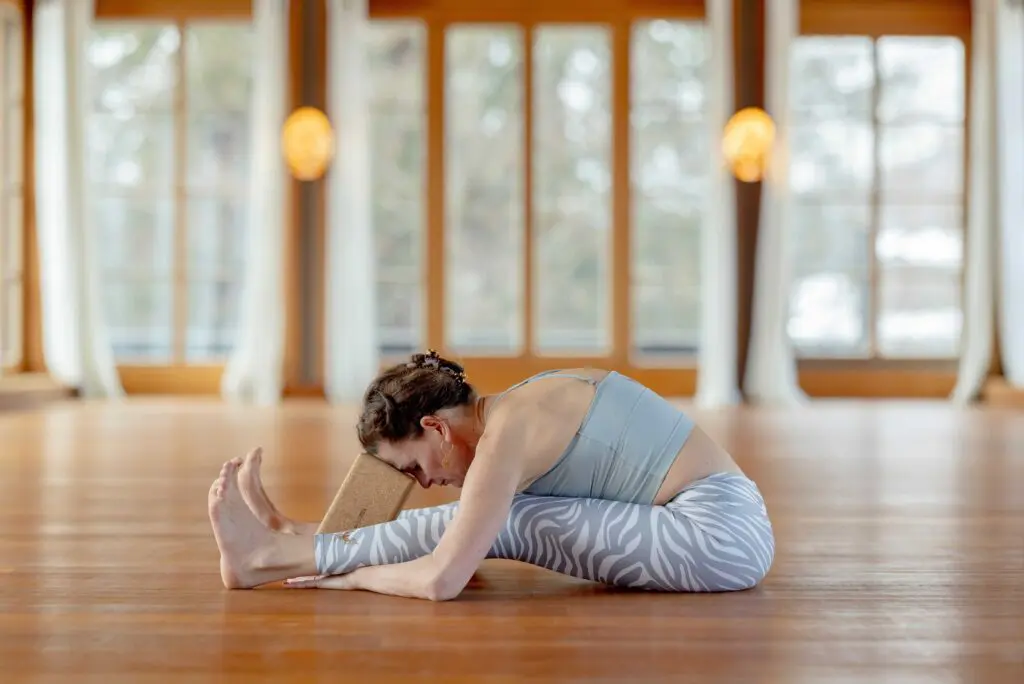 Nicole Bongartz, Pashchimottanasana, Manifestation