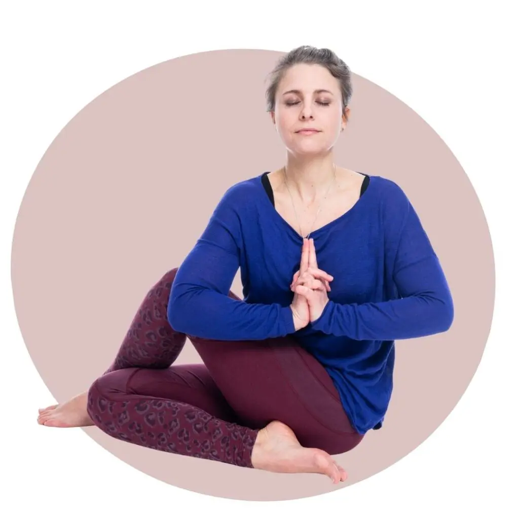 Susanne Mors, Asana & Mudra, Sequenz, Yoga, Ardha Marsyendrasana mit Matangi Mudra 