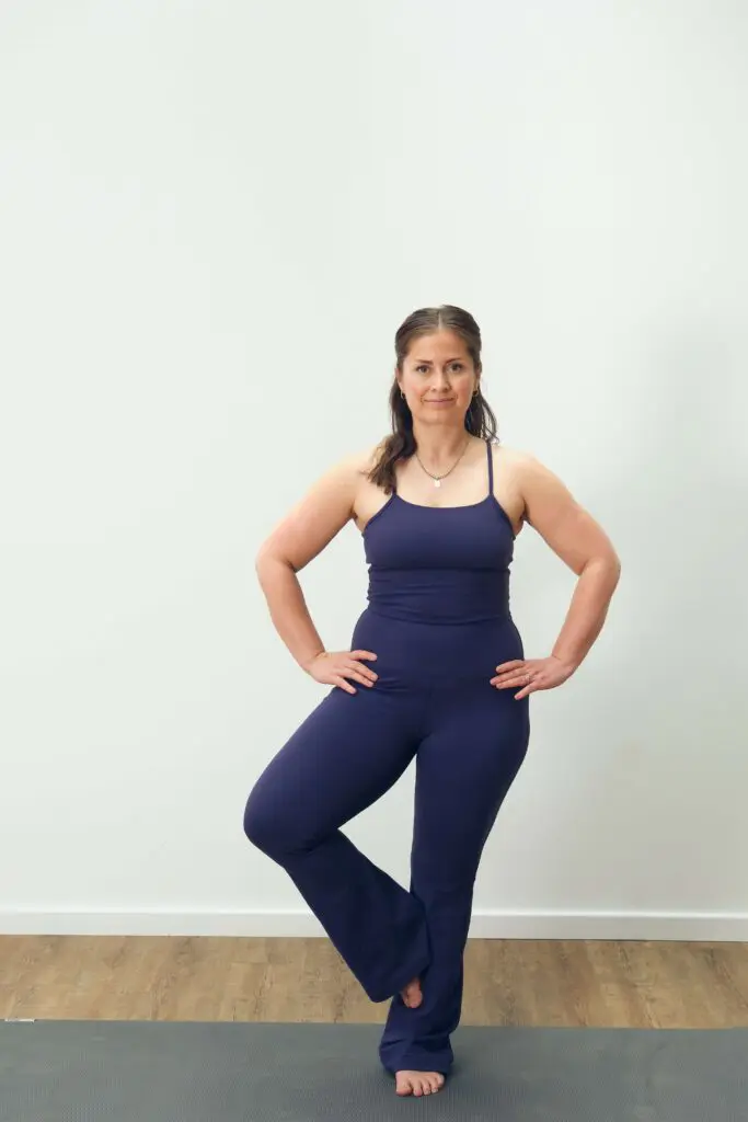 Yoga-Sequenz bei Skoliose, Gül Ruijter, Baum Asana