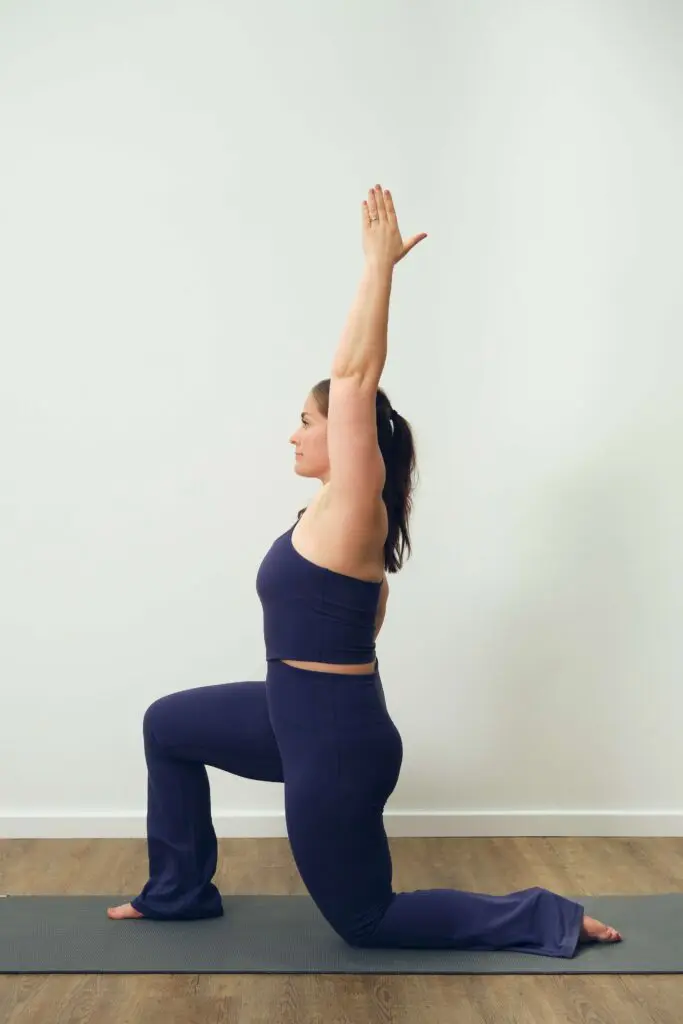 Yoga-Praxis bei Skoliose, Gül Ruijter, Psoas-Dehnung, kleiner Ausfallschritt