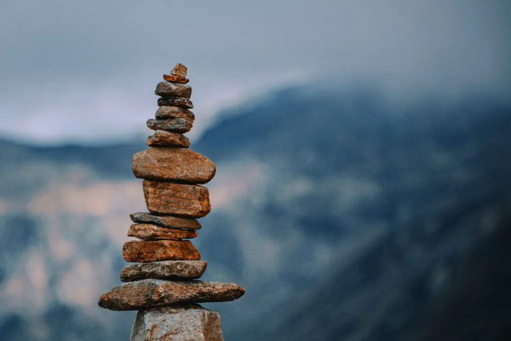 Turm aus Steinen, Zen, Meditation für Gelassenheit, Symbolbild, Credit: Adarsha Shrestha von Pexels via Canva