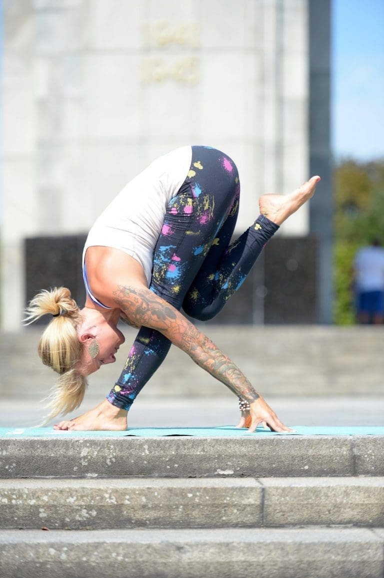 Dies.Das.Asana – Die fliegende Pyramide