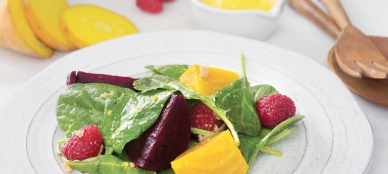 Himbeer-Rote-Bete-Salat mit Mango-Kurkuma-Dressing