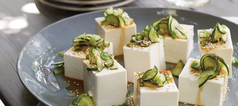 Tofu-Häppchen mit Wasabi, Limette und Gurke