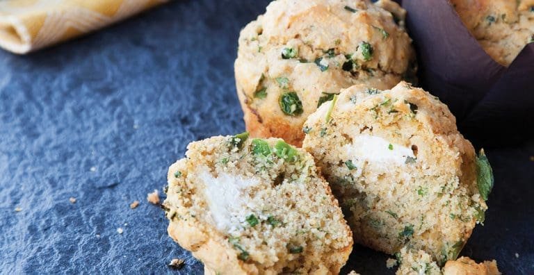 Herzhafte Frühlings-Muffins mit Spargel und Ziegenkäse