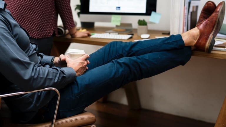 Mini-Practice: Yogapause im Home Office