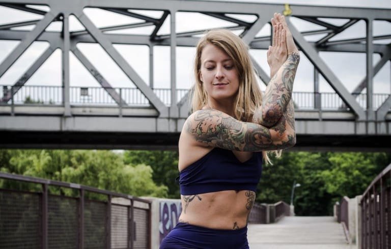 Dies. Das. Asana – Beschwingter Krieger