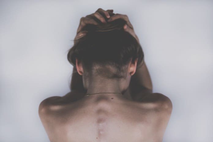 10 Asanas gegen Kopfschmerzen