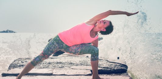 DER GESTRECKTE SEITLICHE WINKEL UTTHITA PARSHVAKONASANA