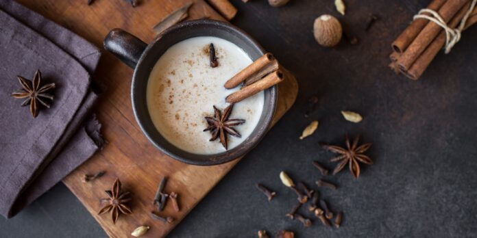 Chai Tee Latte mit Gewürzen