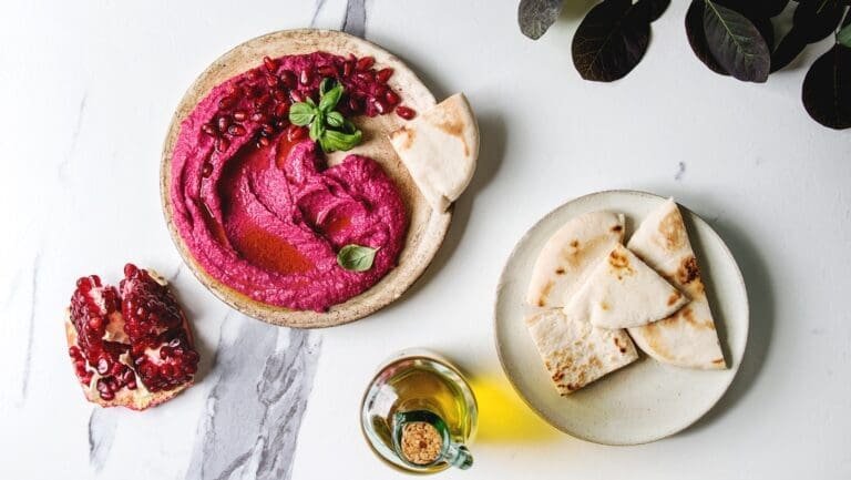 Hummus aus Rote Bete und Granatapfel