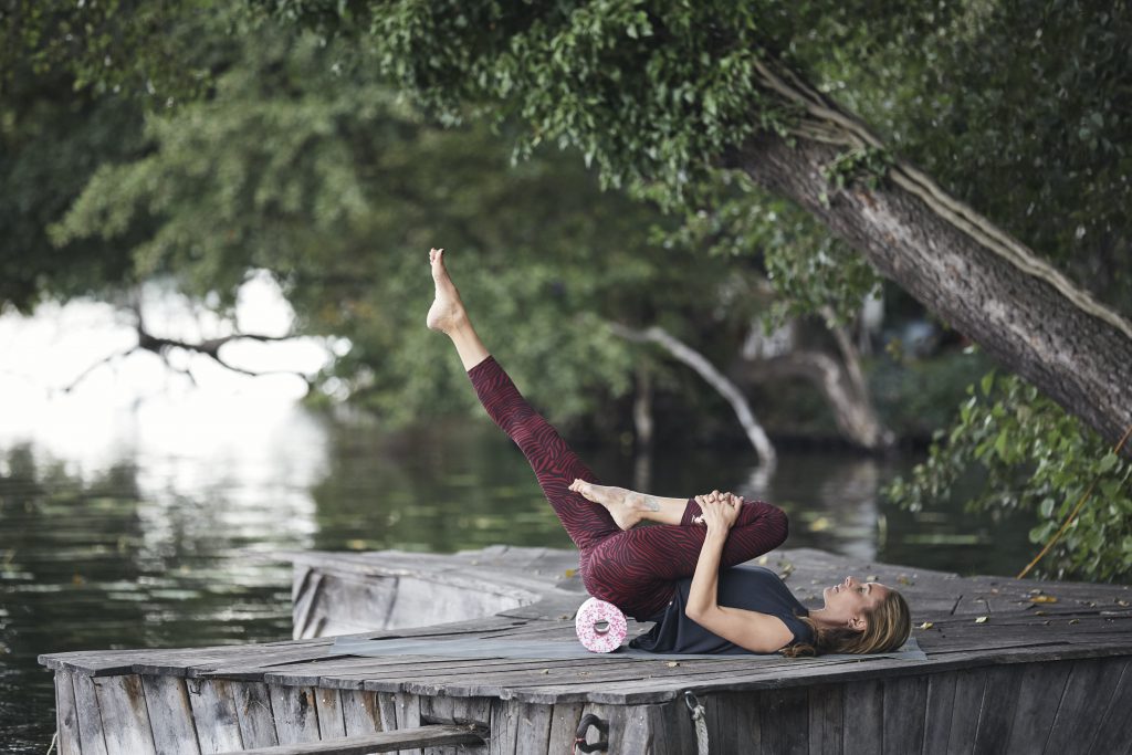 Iliopsoas-Aktivierung in Rückenlage. Yoga & myofasziale Selbstmassage Iliopsoas - Nela König