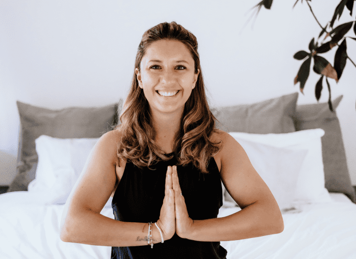 Gina Weber Yoga im Bett