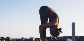 hamstring stretch stehende vorwärtsbeuge