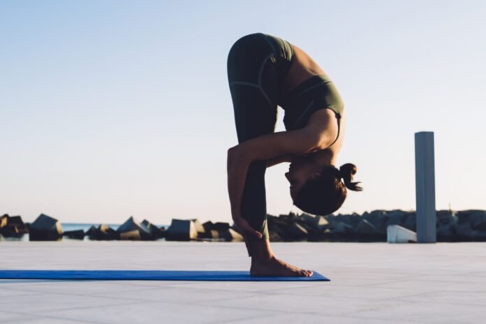 hamstring stretch stehende vorwärtsbeuge