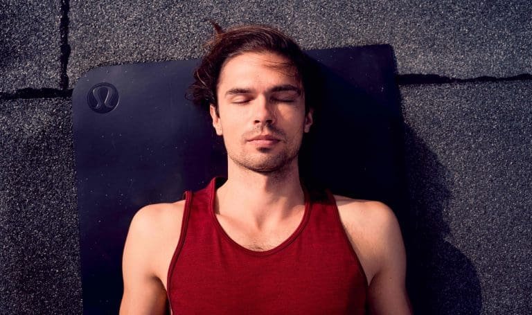 Pause machen: Regeneration in der Yogapraxis – von Sascha Peschke