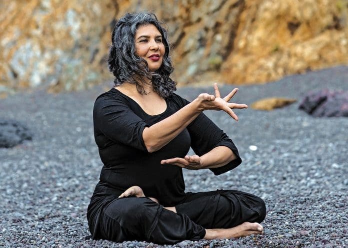 alapadma mudra nubia teixeira