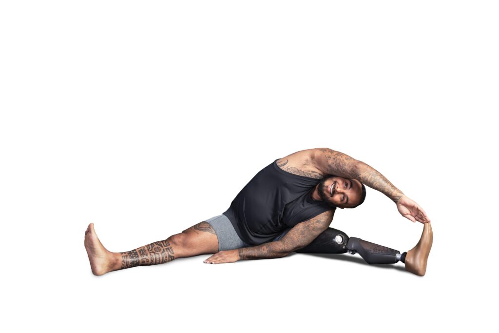 Yoga mit Beinprothese Parshva Upavistha Konasana Steven Medeiros 