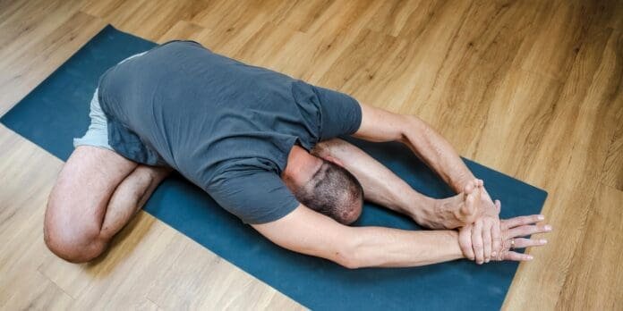 Timo Wahl Dehnung in Janu Shirshasana