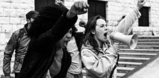 Frauen protestieren auf der Straße Politik