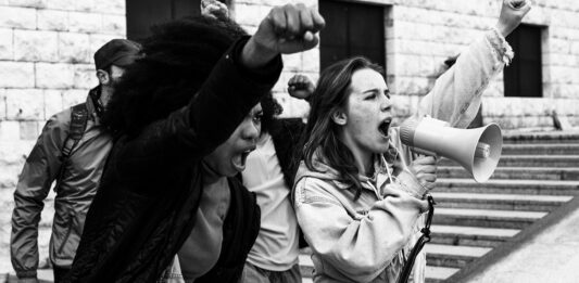 Frauen protestieren auf der Straße Politik