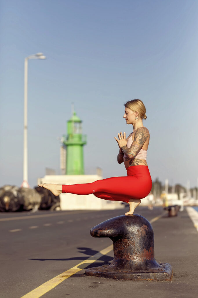 Dies.Das.Asanas: Tip Toe Pose: Jelena Lieberberg