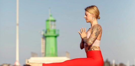 Dies.Das.Asanas: Tip Toe Pose: Jelena Lieberberg