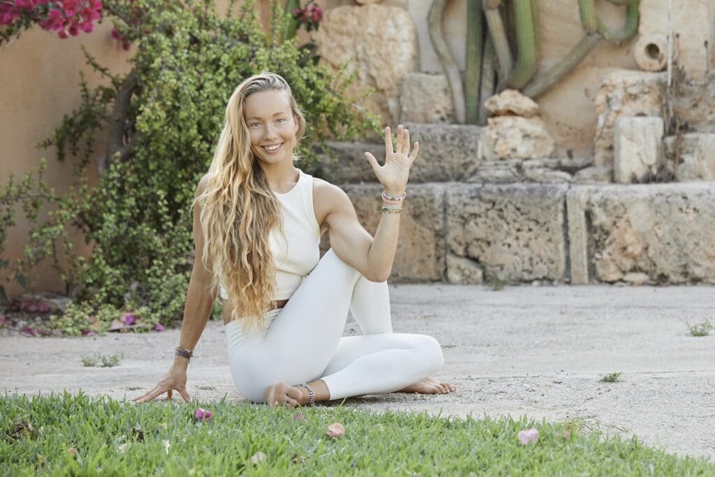 Lara Schäffer in Ardha Matsyendrasana