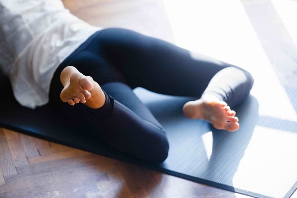 Nahaufnahme schwanzwedelnde kleine Kobra, Lizzie Lasater, Somatc Strength Training