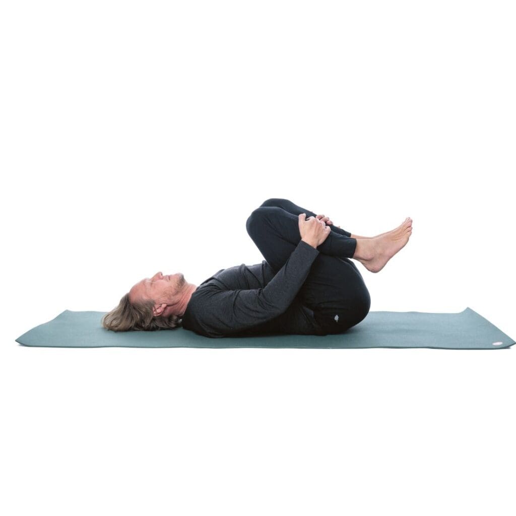 Patrick Broome, Übung 2 Knie zur Brust im Liegen