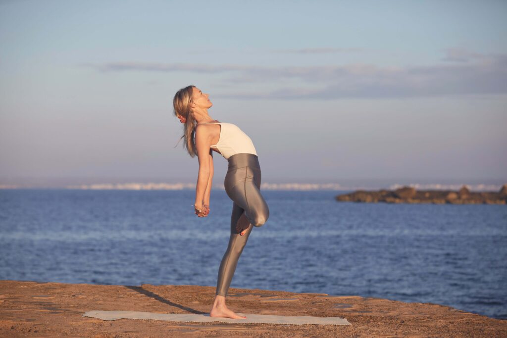 Zurückgelehnter Baum Yoga Pose, Annika Isterling, Herzöffner