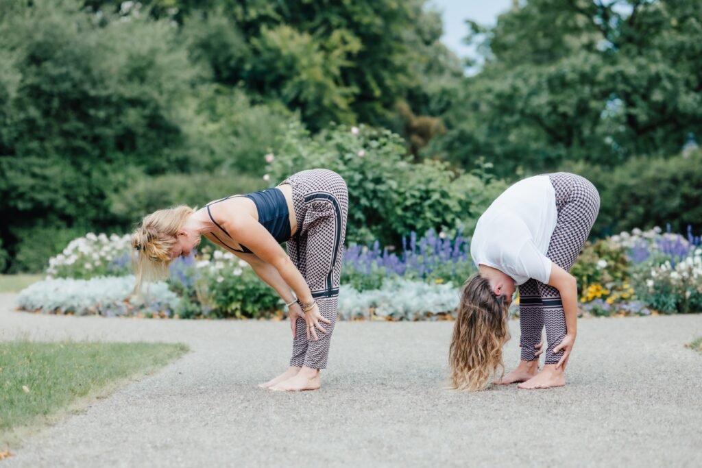 Yoga Halbe und ganze Vorwärtsbeuge, Uttanasana, Gina Weber, Terry Brackmann
