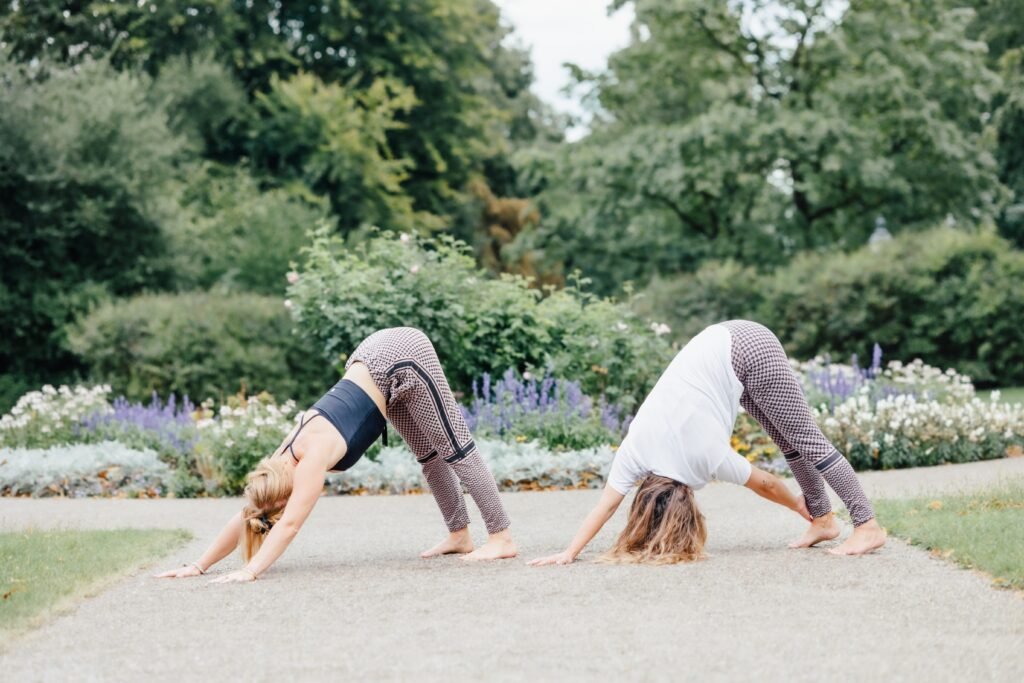 Yoga herabschauender Hund, Gina Weber, Terry Brackmann, Spring Glow Flow