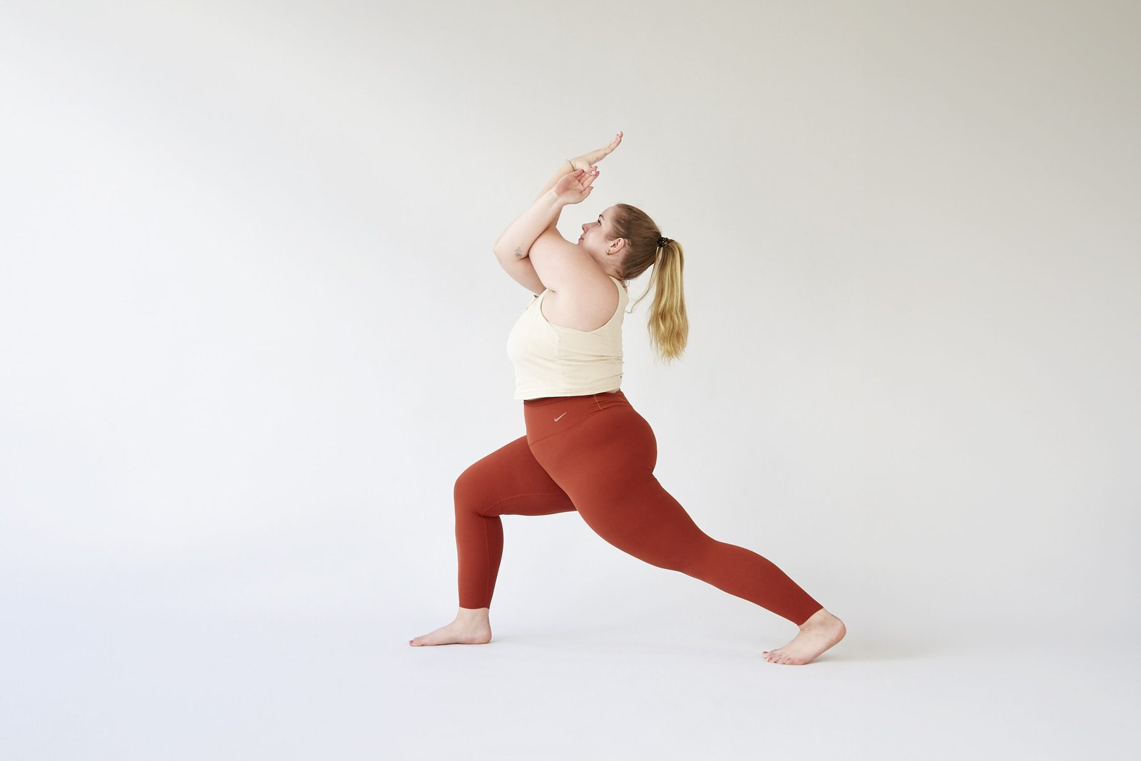 hoher Ausfallschritt Garudasana, Lena Jungmann, Fotocredits: Lena Fingerle