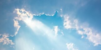 Wolken, Symbolbild für Advaita Vedanta