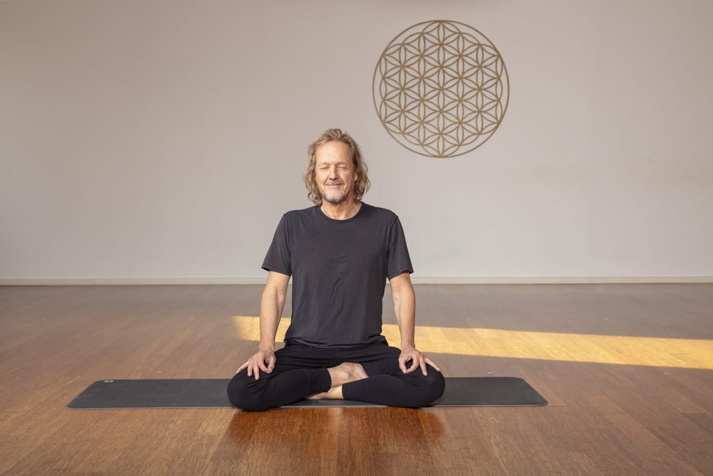 KAPALABHATI UND NADI SHODANA MIT ENERGIELENKUNG mit Patrick Broome