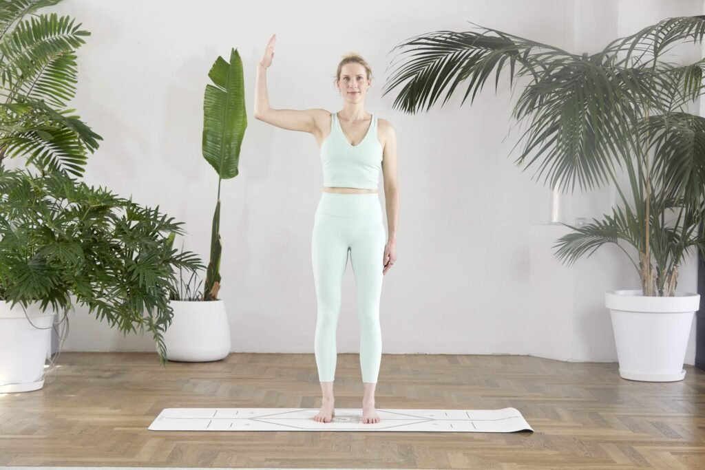 Dr. Svenja Borchers, Schulter-Außenrotation, Neurozentriertes Yoga Koordination, Fotocredit: Nela König